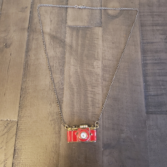 Vintage style Camera necklace - Picture 4 of 5
